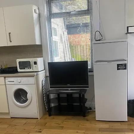 1 Bedroom Ground Floor Flat With Garden Greenford  Exterior photo