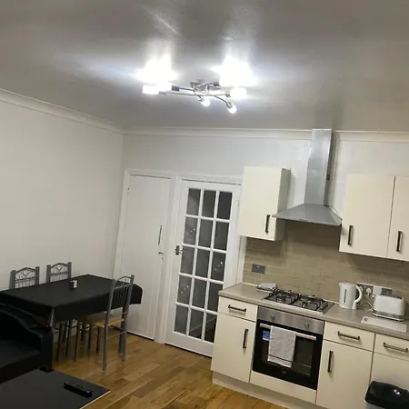 1 Bedroom Ground Floor Flat With Garden Greenford  Exterior photo