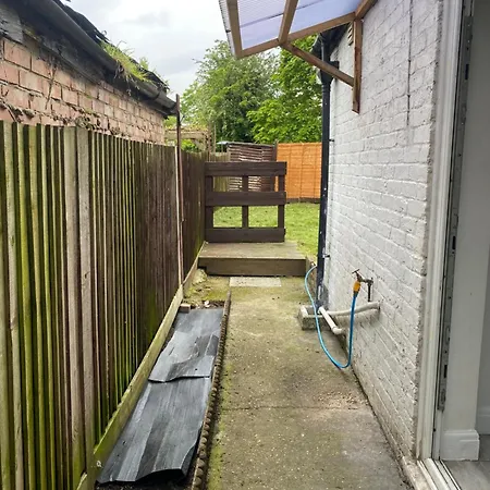 1 Bedroom Ground Floor Flat With Garden Greenford  Exterior photo