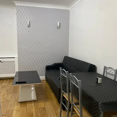 1 Bedroom Ground Floor Flat With Garden Greenford  Exterior photo