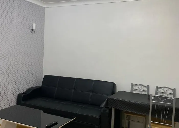 1 Bedroom Ground Floor Flat With Garden