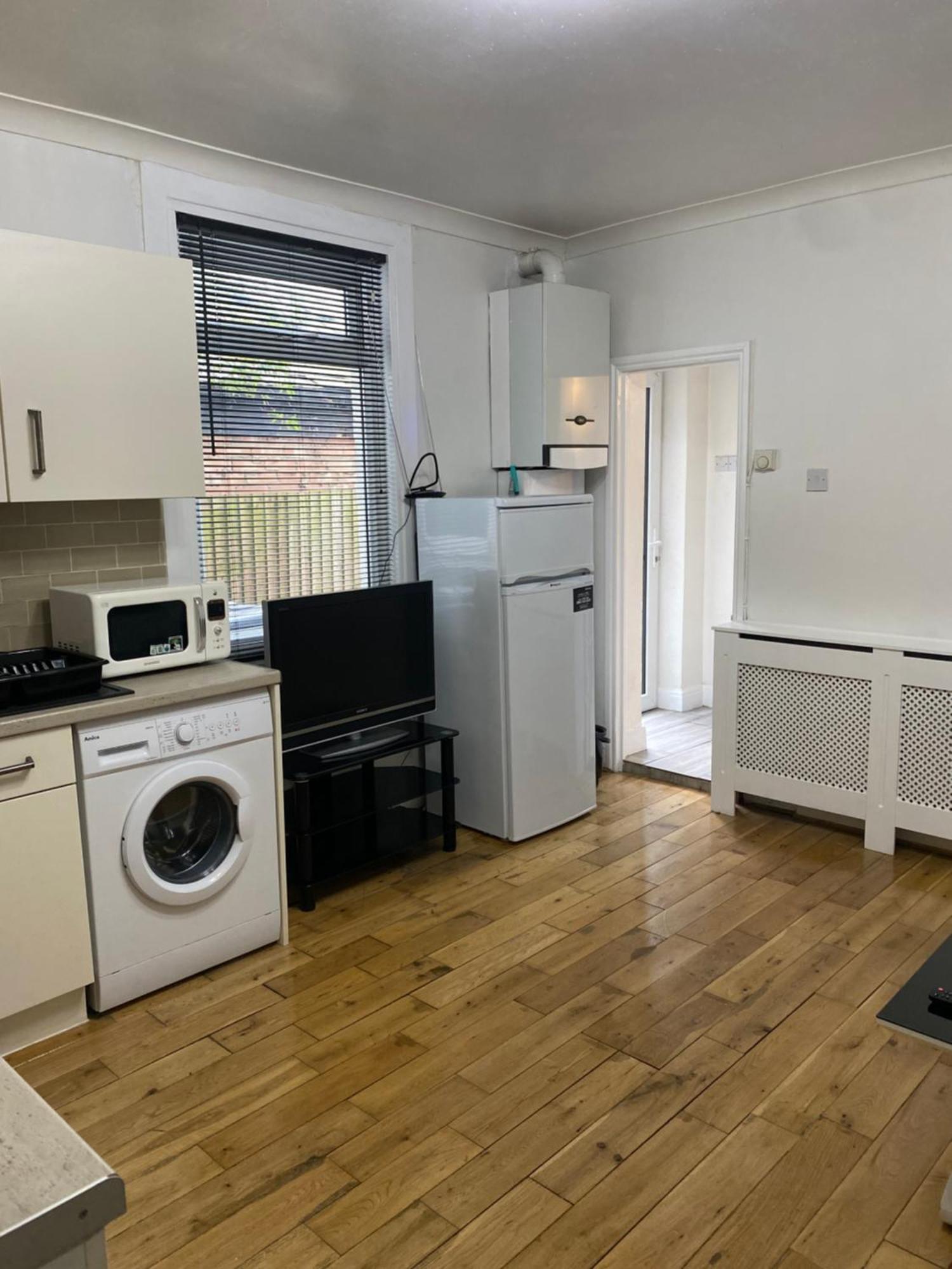 1 Bedroom Ground Floor Flat With Garden Appartement Greenford (Greater London)