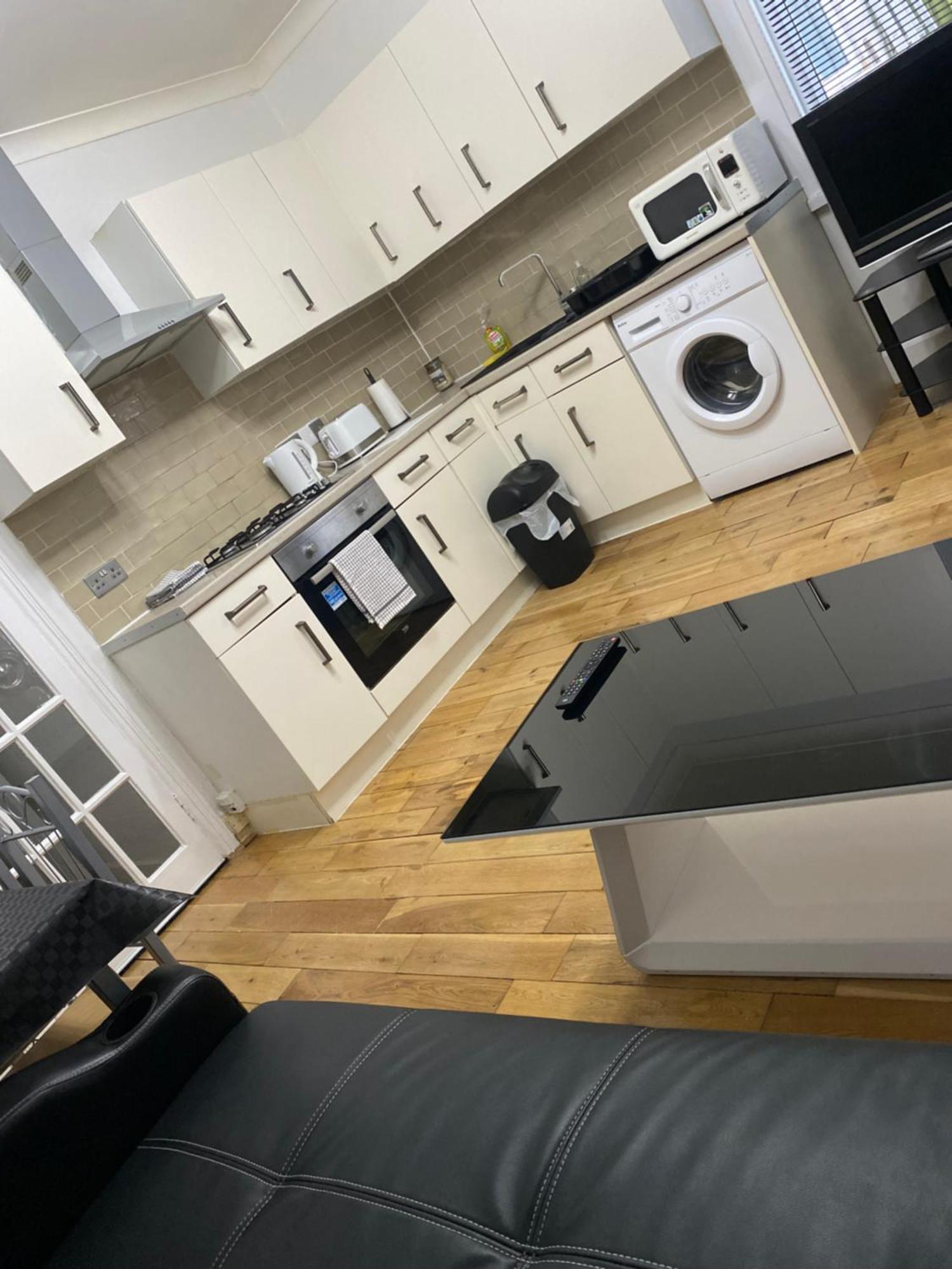 1 Bedroom Ground Floor Flat With Garden Appartement