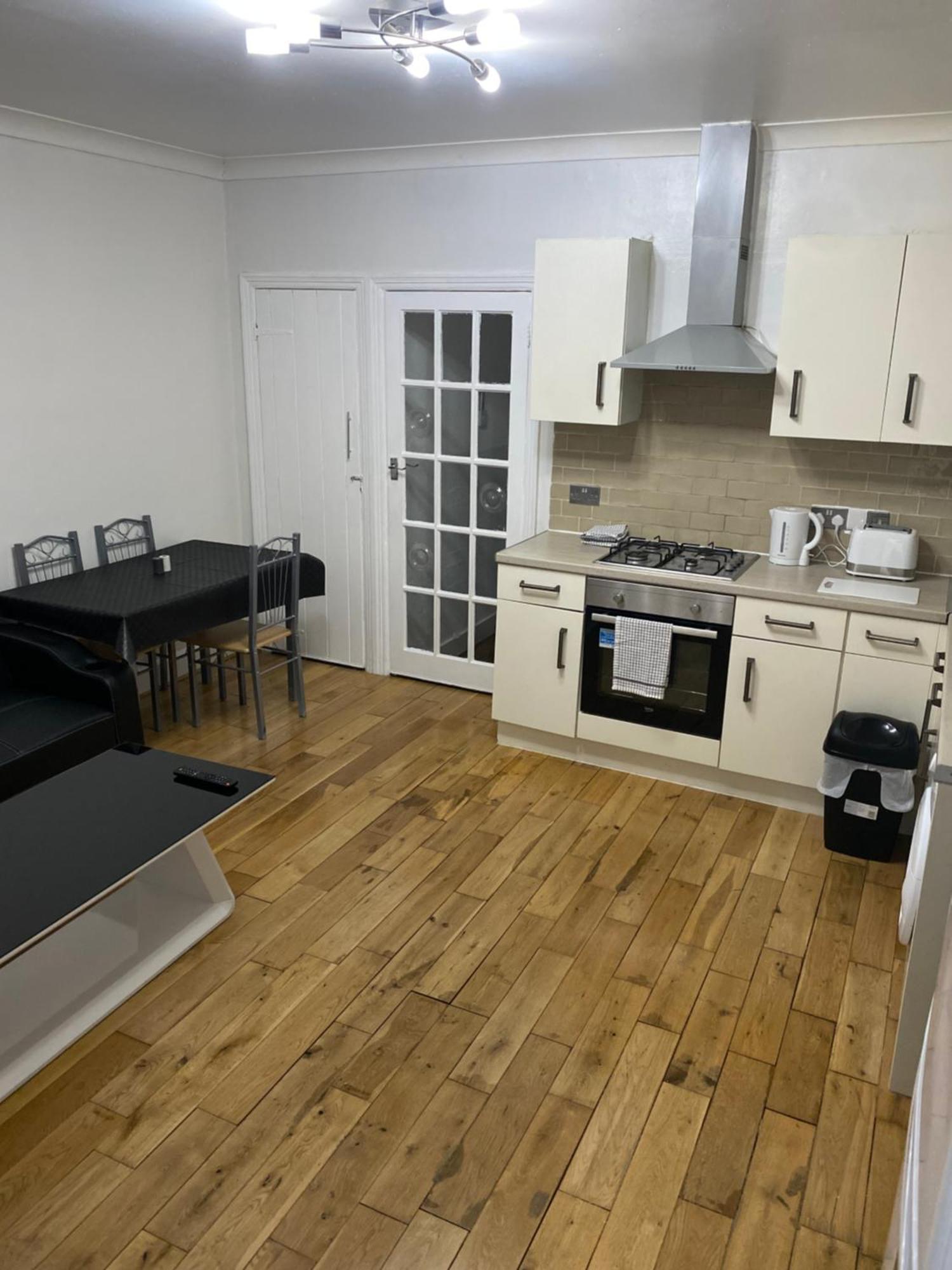 Appartement 1 Bedroom Ground Floor Flat With Garden