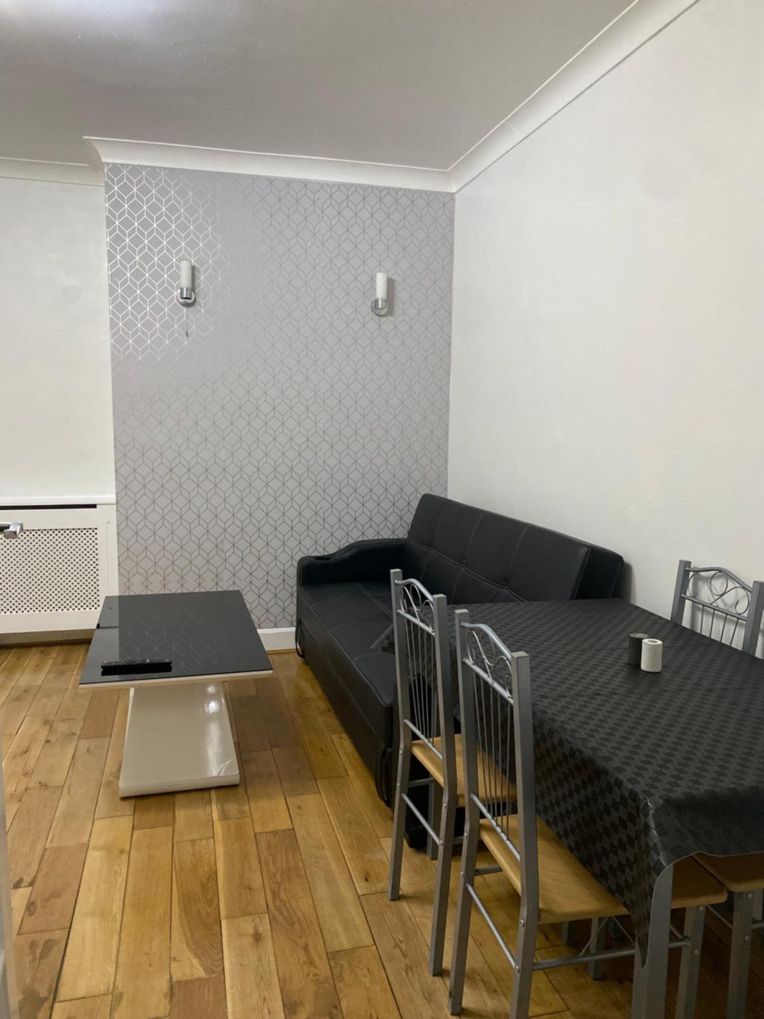 1 Bedroom Ground Floor Flat With Garden Appartement *